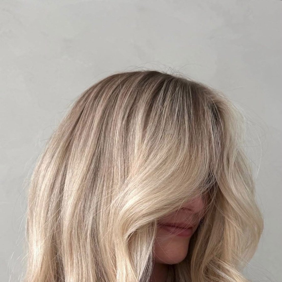 Balayage biondo luminoso, primo piano